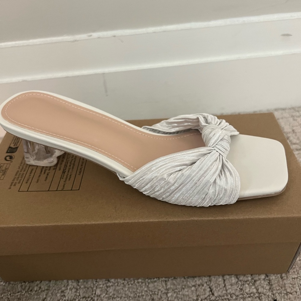 Elegant White Knotted Women's Slide Sandals
